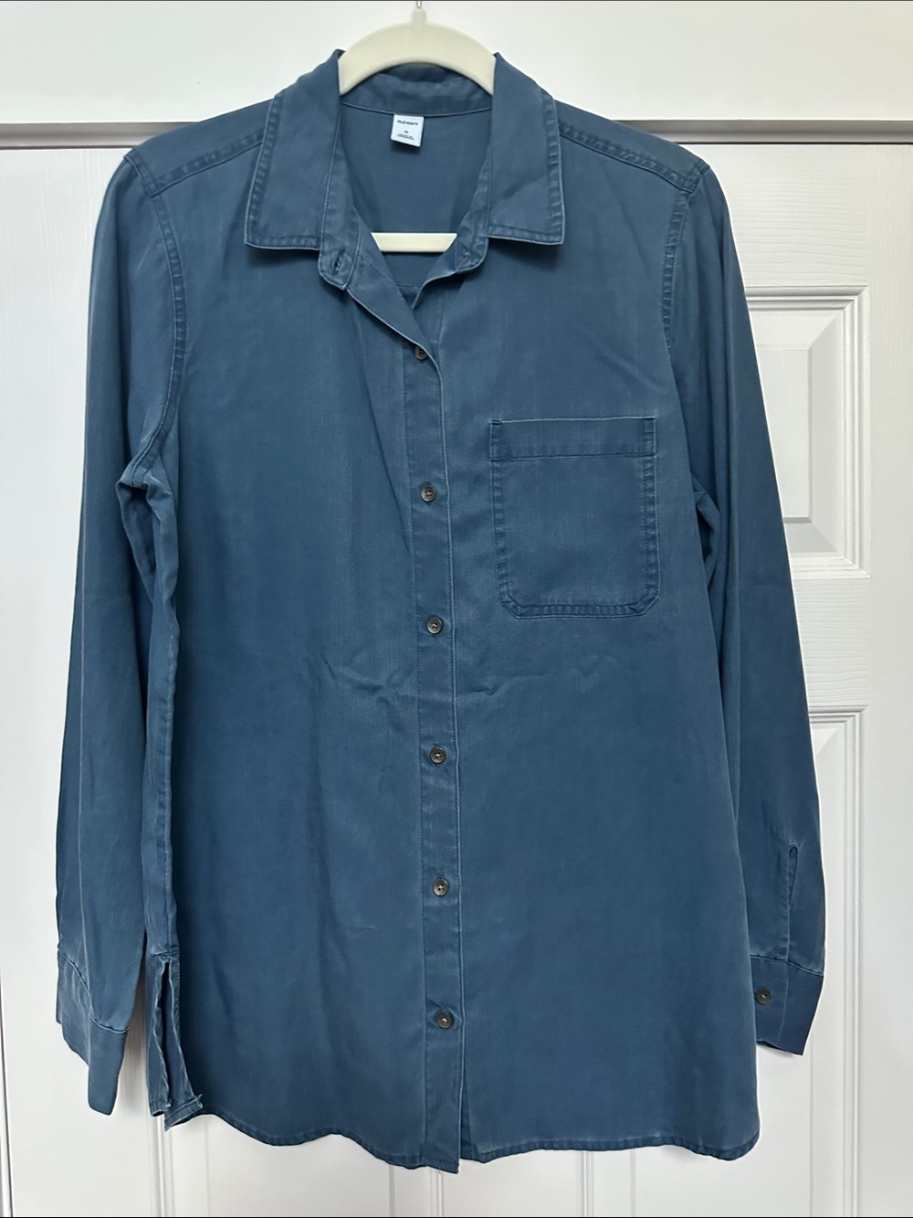 Women’s Relaxed Long-Sleeve Button-Up Shirt in Slate Blue